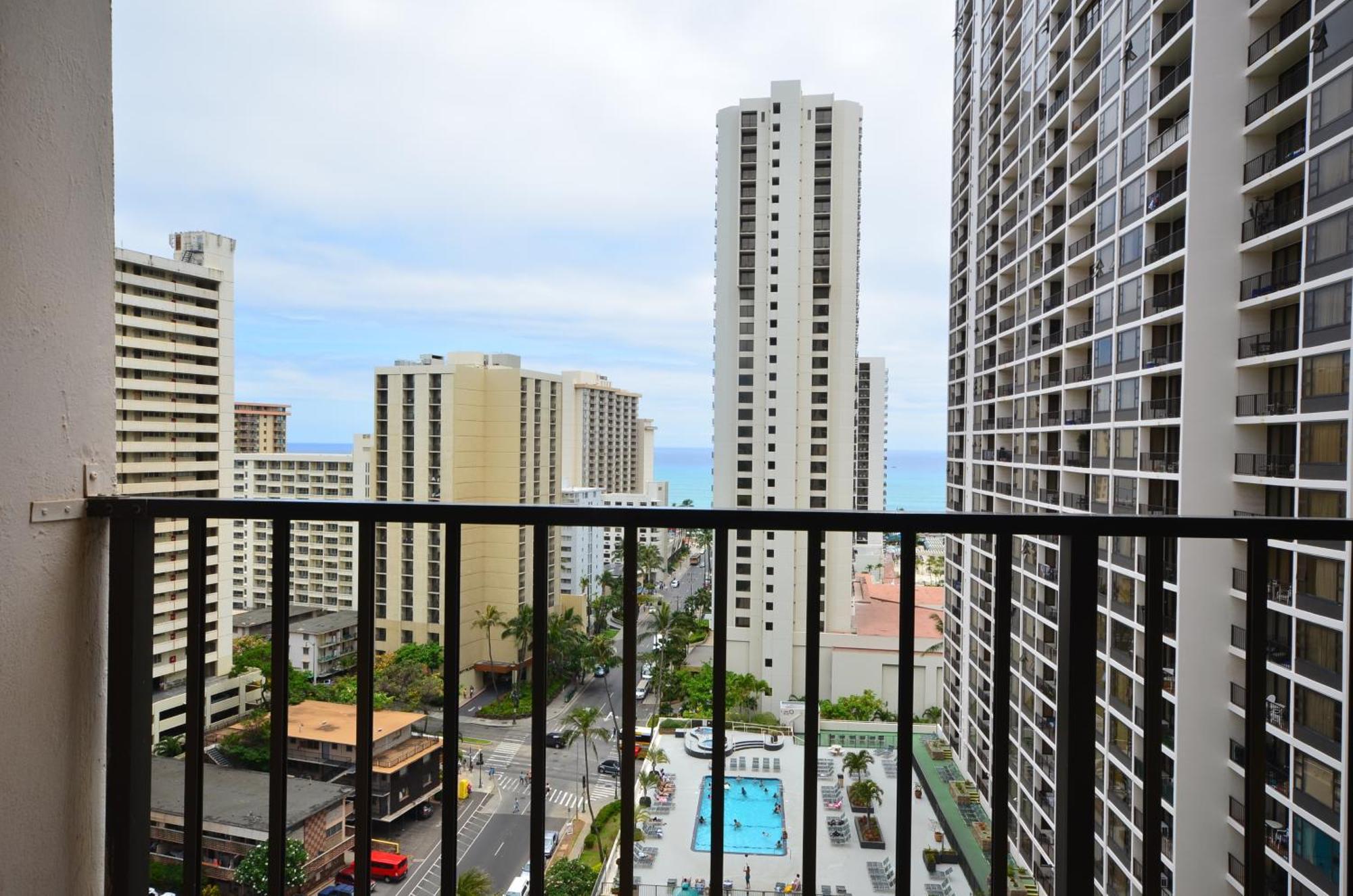 Waikiki Banyan 1812 Spacious Tropical Oasis Apartment Honolulu Room photo